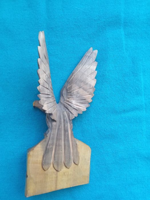 Деревянный орёл статуэтка