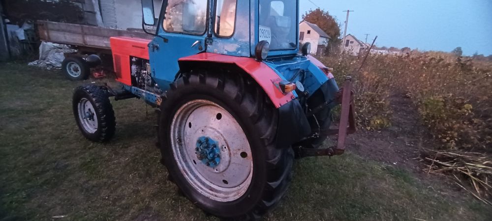 Трактор МТЗ 80 .