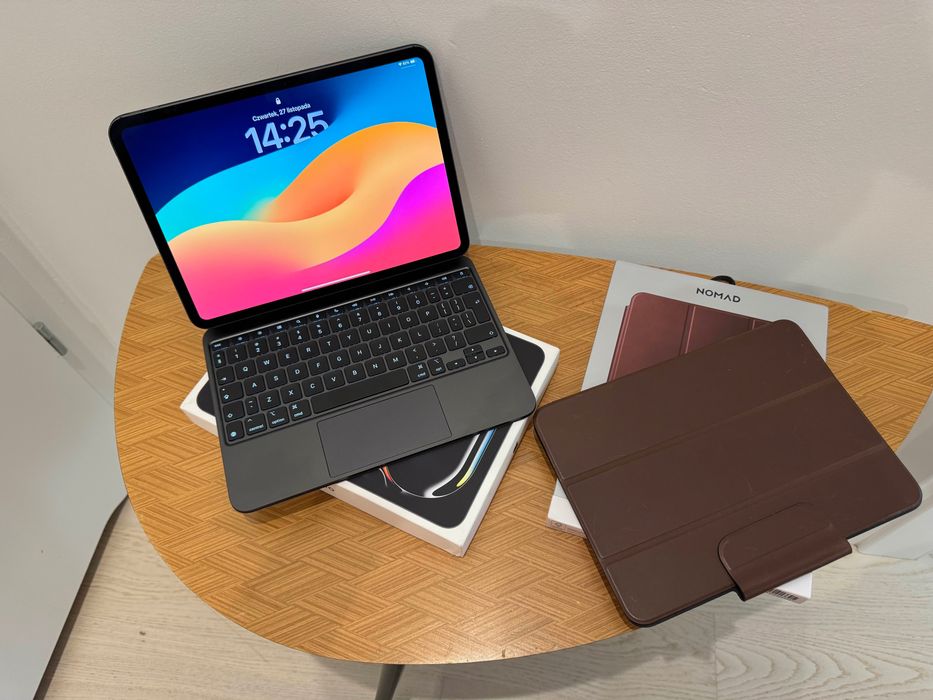 iPad Pro M4 11” 256 GB Wi-Fi + Cellular + Magic Keyboard + etui Nomad