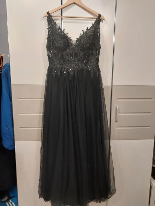 Sukienka czarna studniowka