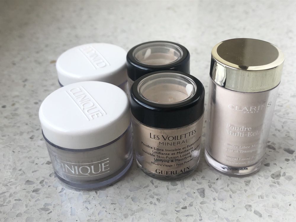 Puder sypki Clinique Guerlain Clarins