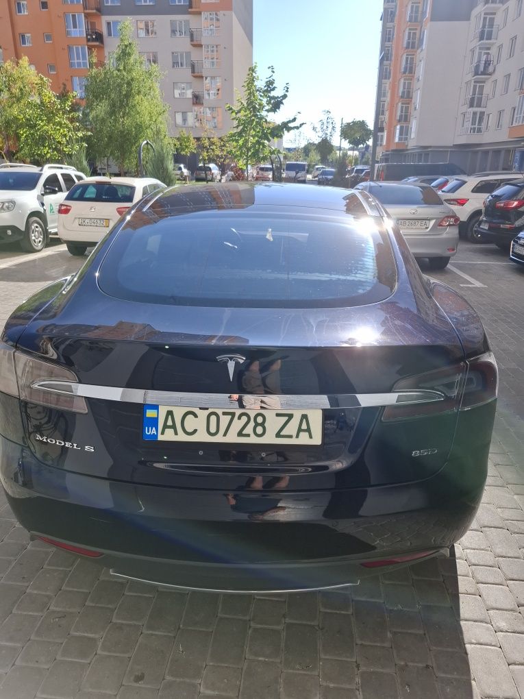 Продам Tesla model S 85D