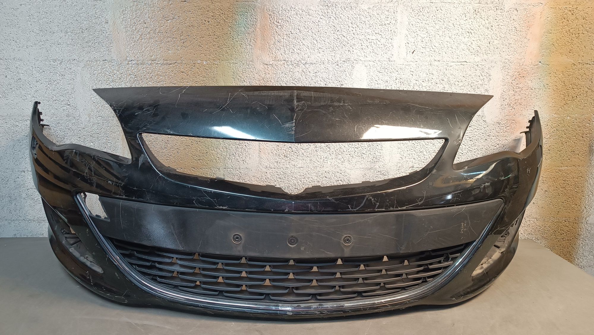 Vendo parachoque de frente Opel Astra J ano 2011/15