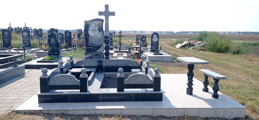 Пам'ятники, вироби з граніту.Ввесь спектр послуг Під ключ.