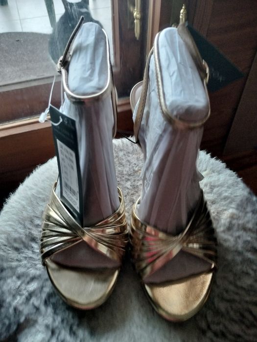 Obcasy damskie zlote