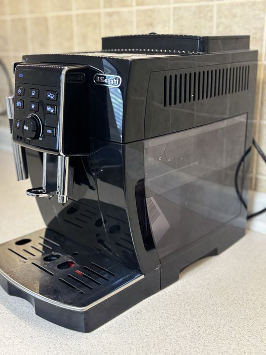 Кавоварка Delonghi ECAM
