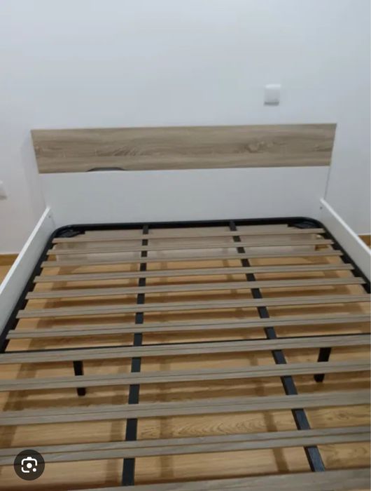 Cama + 2 mesas de cabeceira
