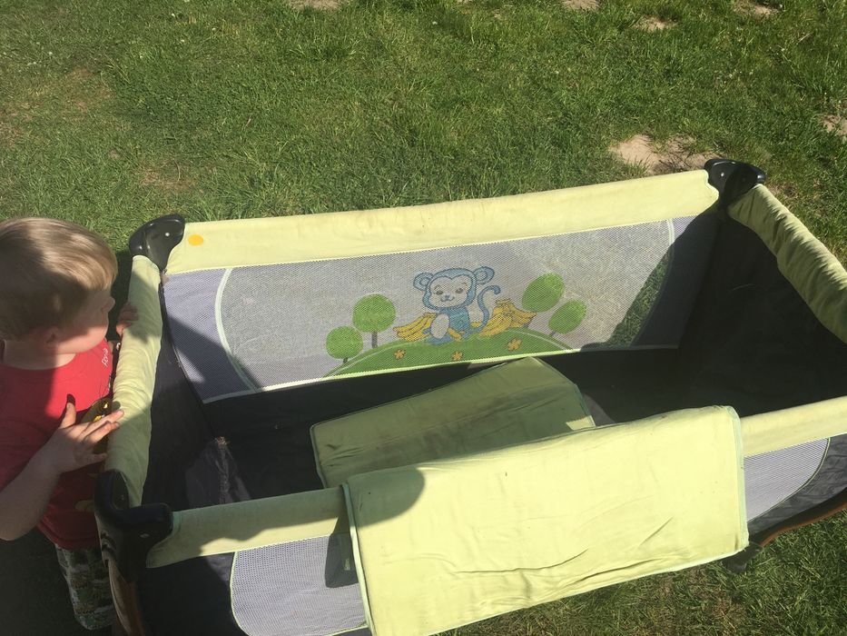 Łóżeczko turystyczne składane z dnem i kieszenia titi