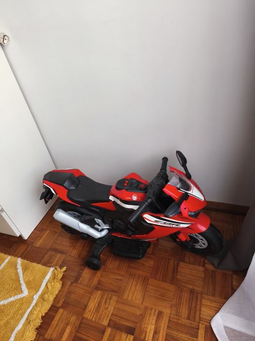 Mota elétrica de criança