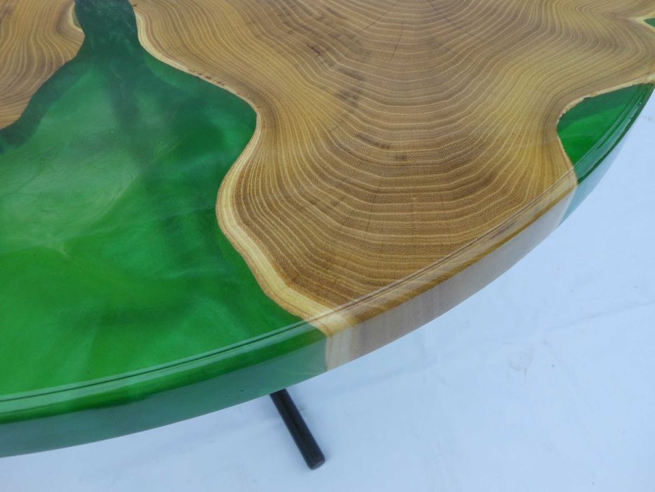 stolik kawowy z żywicą