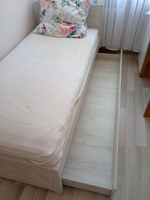 Łóżko drewniane z szuflada