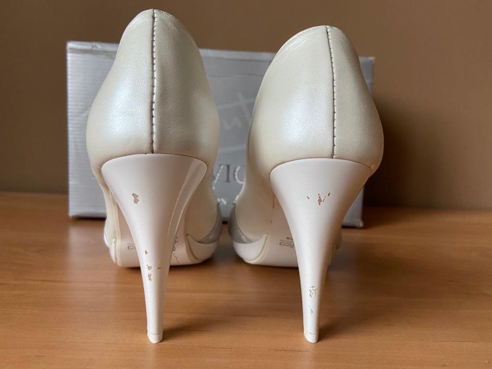 Buty białe skórzane  na szpilkach - rozmiar 35