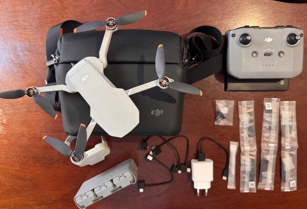 Drone DJI Mini 2 Fly More Combo