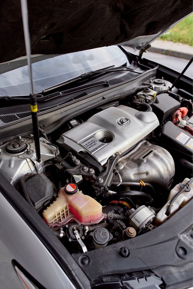 Продам Lexus ES300h 2,5 газ/бензин/гібрид 2014р обслужений, рест look
