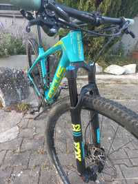 Bicicleta Raven focus em carbono