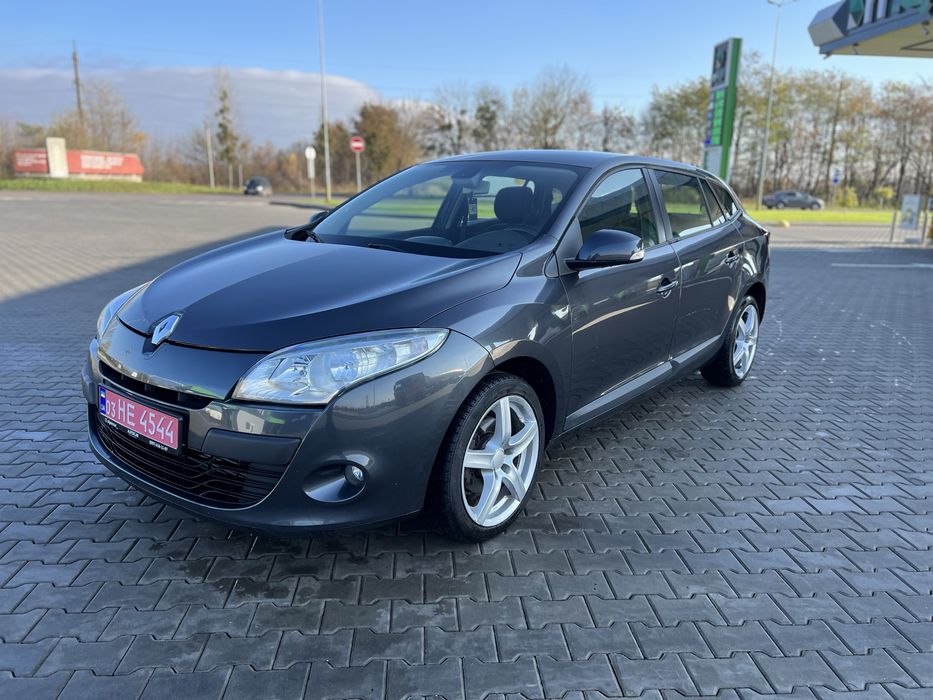 Гарний доглянутий автомобіль !