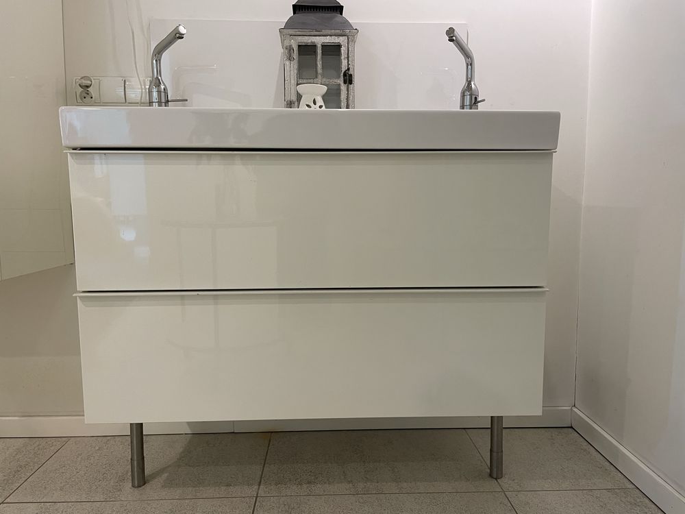 Szafka ikea z umywalka + 2 baterie