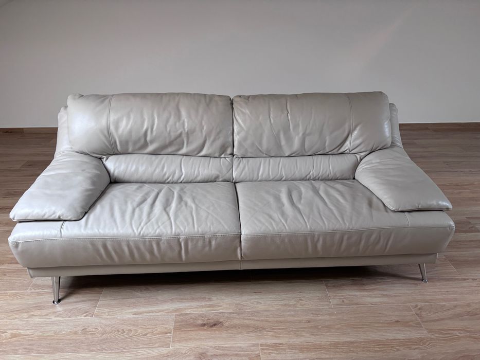 Sofá 3 lugares + Puff cinza claro Divani & Divani