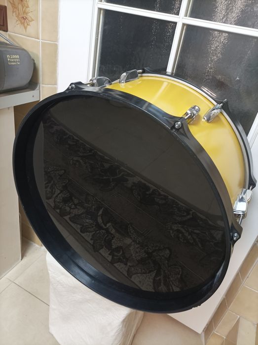 Bęben kibica lub do kapeli bardzo ładny