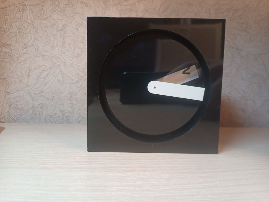 Менималестичные часы: Balvi Wall Clock