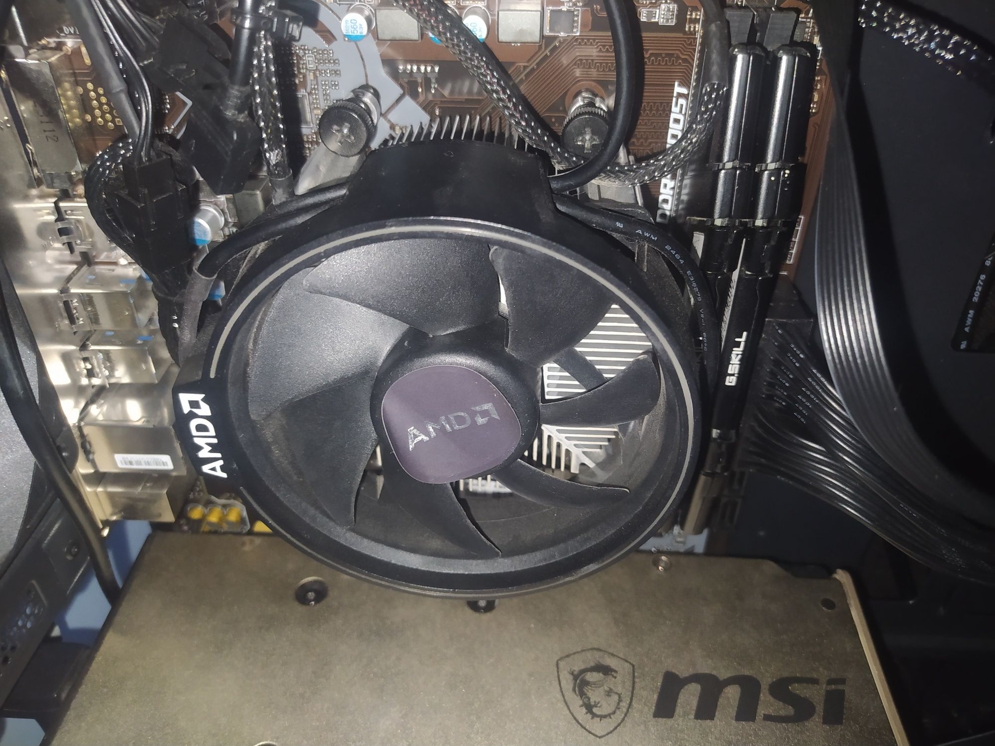 Procesor Ryzen 7 1700 z chłodzeniem.