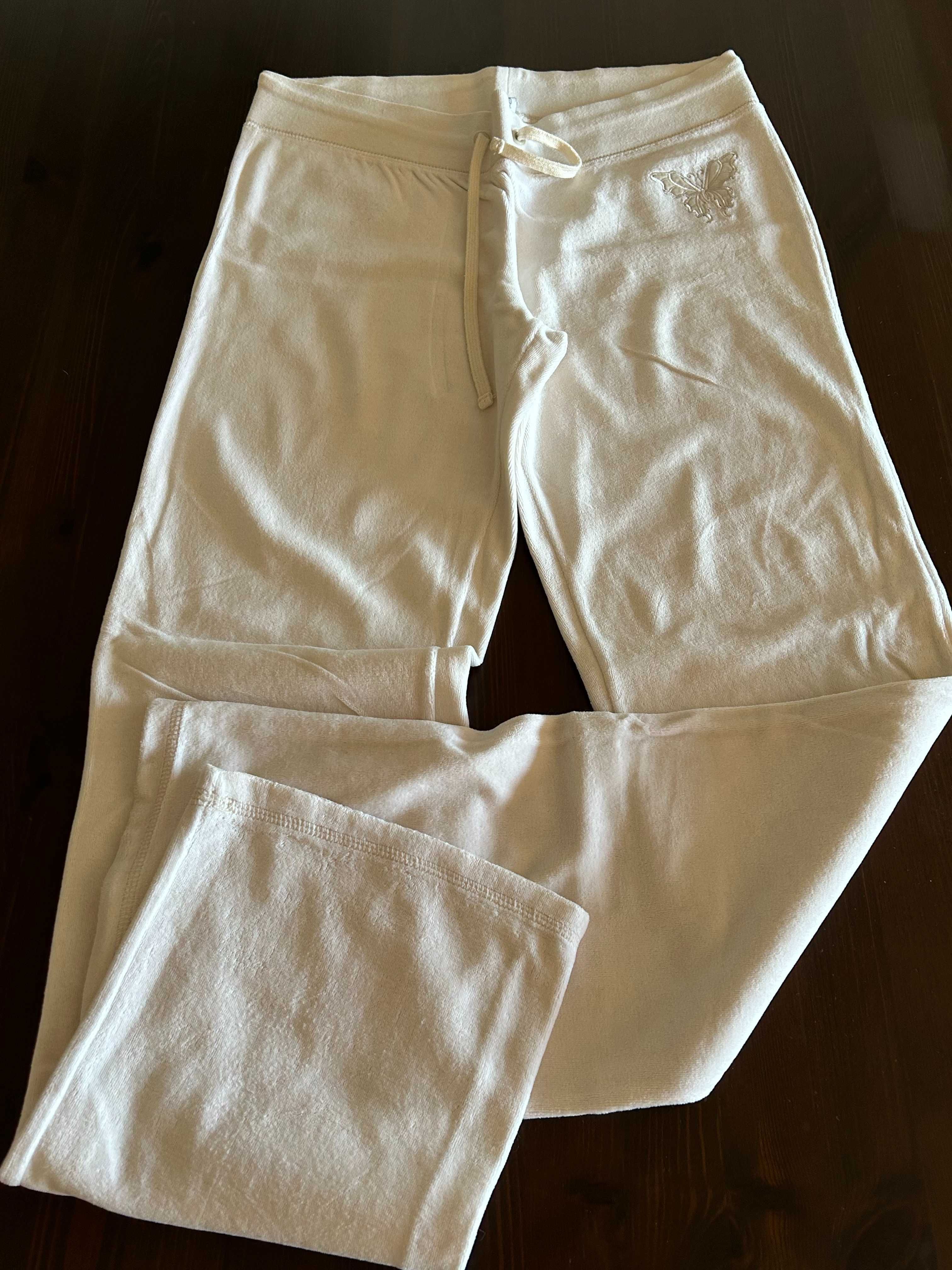 Calça branca de fato de treino