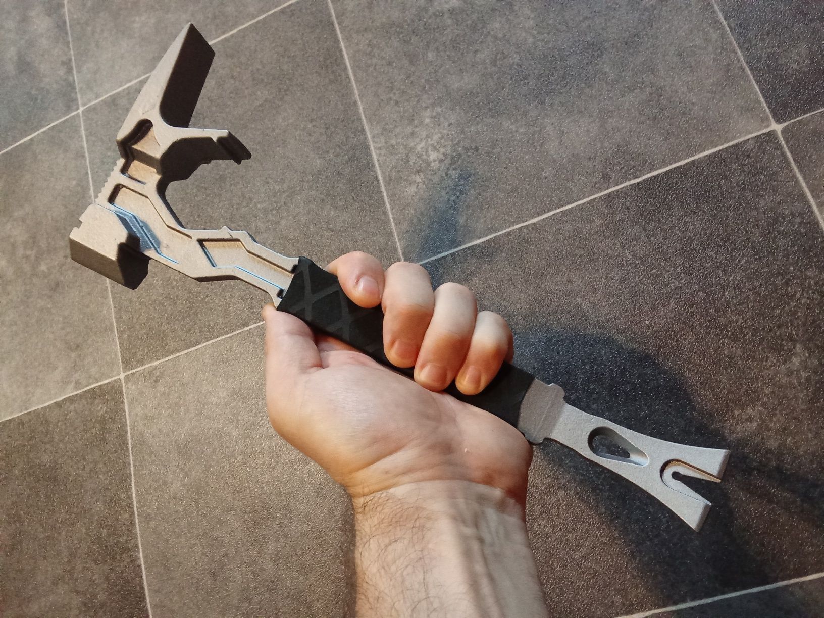 Młotek ciesielski wyburzeniowy wielofunkcyjny multitool full tang