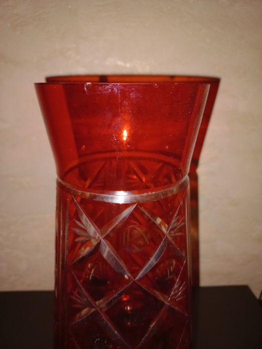 Ваза з червоного скла з огранюванням СРСР
