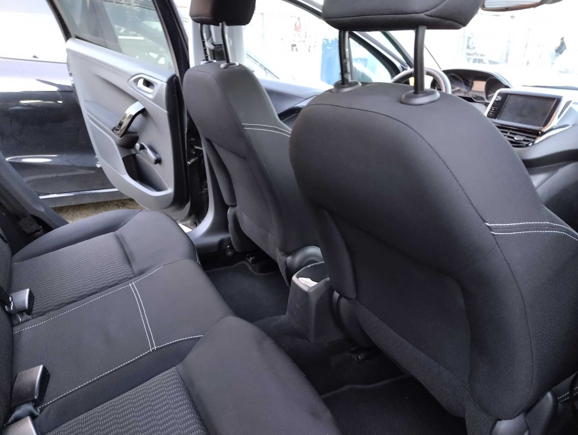 Peugeot 208, de 2017, 64.000Km
