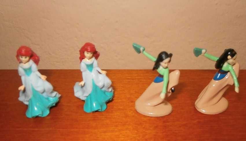 Figurki z soczków z Biedronki z różnych serii.