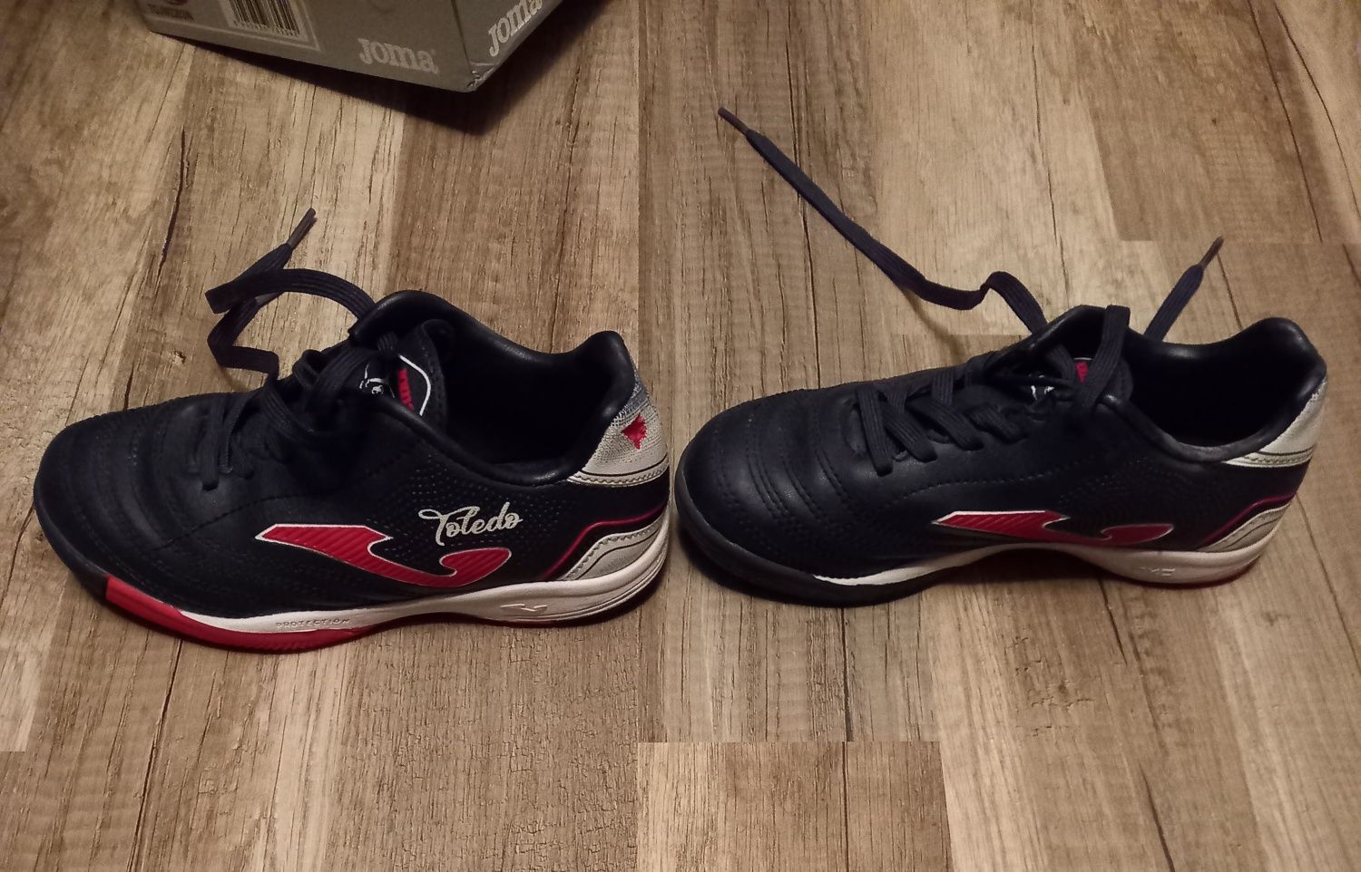 Buty dziecięce halowe JOMA super stan.