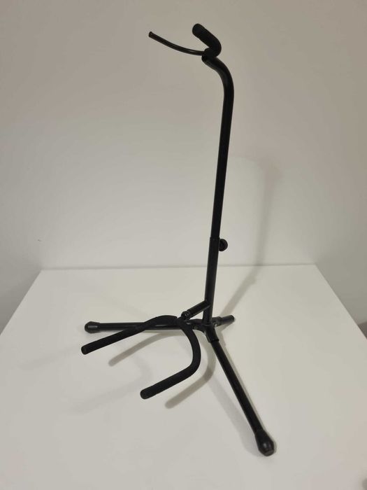 Stojak na gitarę – stabilny, składany GRATIS!