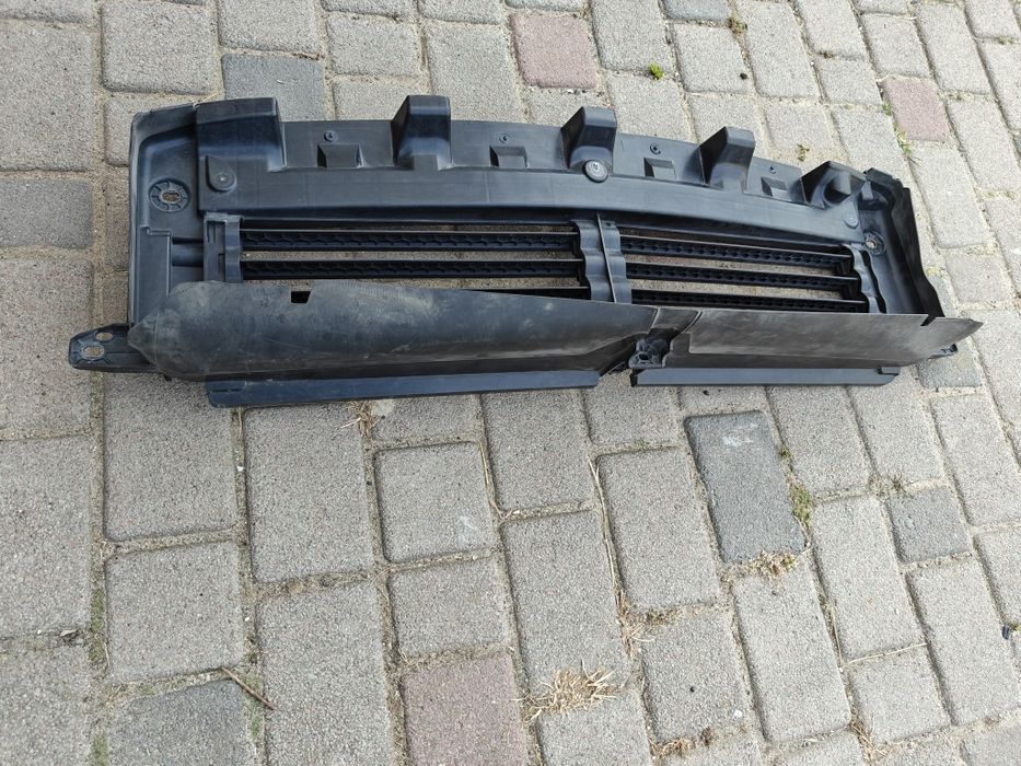 В наявності жалюзі верхні Volvo C40 XC40 RECHARGE оригінал xc-40