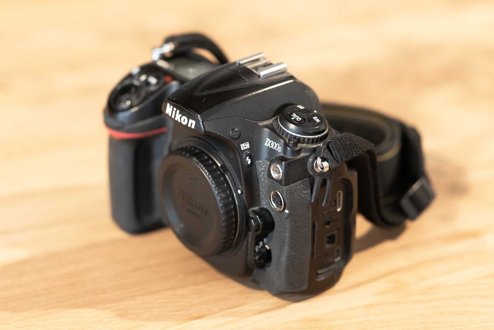 Aparat: Nikon D300s body