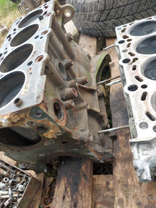 Blok silnika 164e1 bmw e30 głowica i inne części