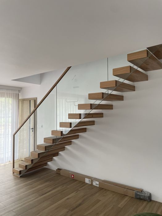 Schody premium, szklane balustrady