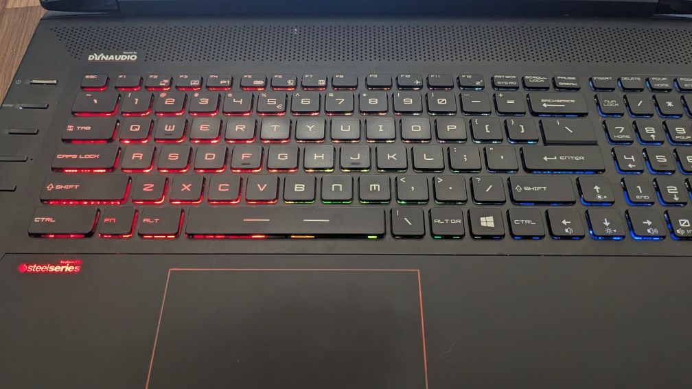 Большой 17.3 MSI GT72 i7 6820HK GTX DDR4 16Gb SSD+HDD