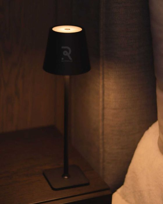 Сучасна настільна лампа з LED освітленням. Ночнік.