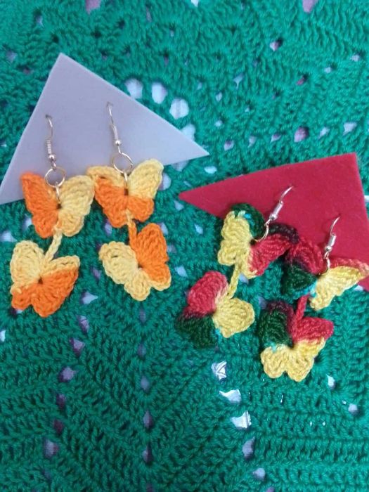 Brincos feitos à mão em croché, preço na descrição, cada par