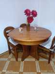 Mesa de jantar e 4 cadeiras