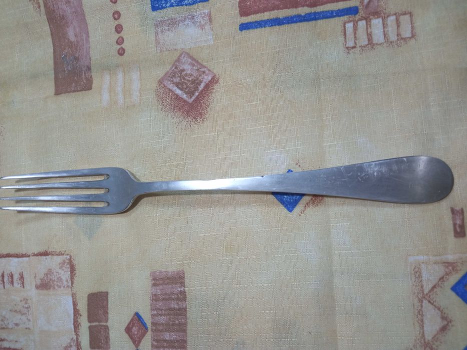 Вилка великана старовинна мельхиор.
