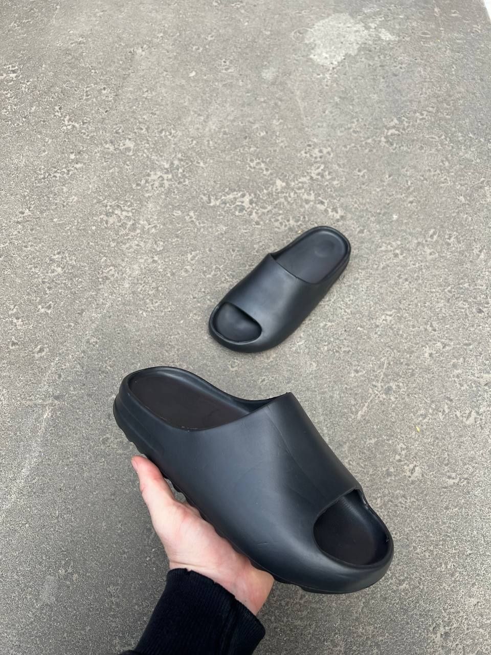 Мужские шлепанцы Adidas Yeezy Slide Black