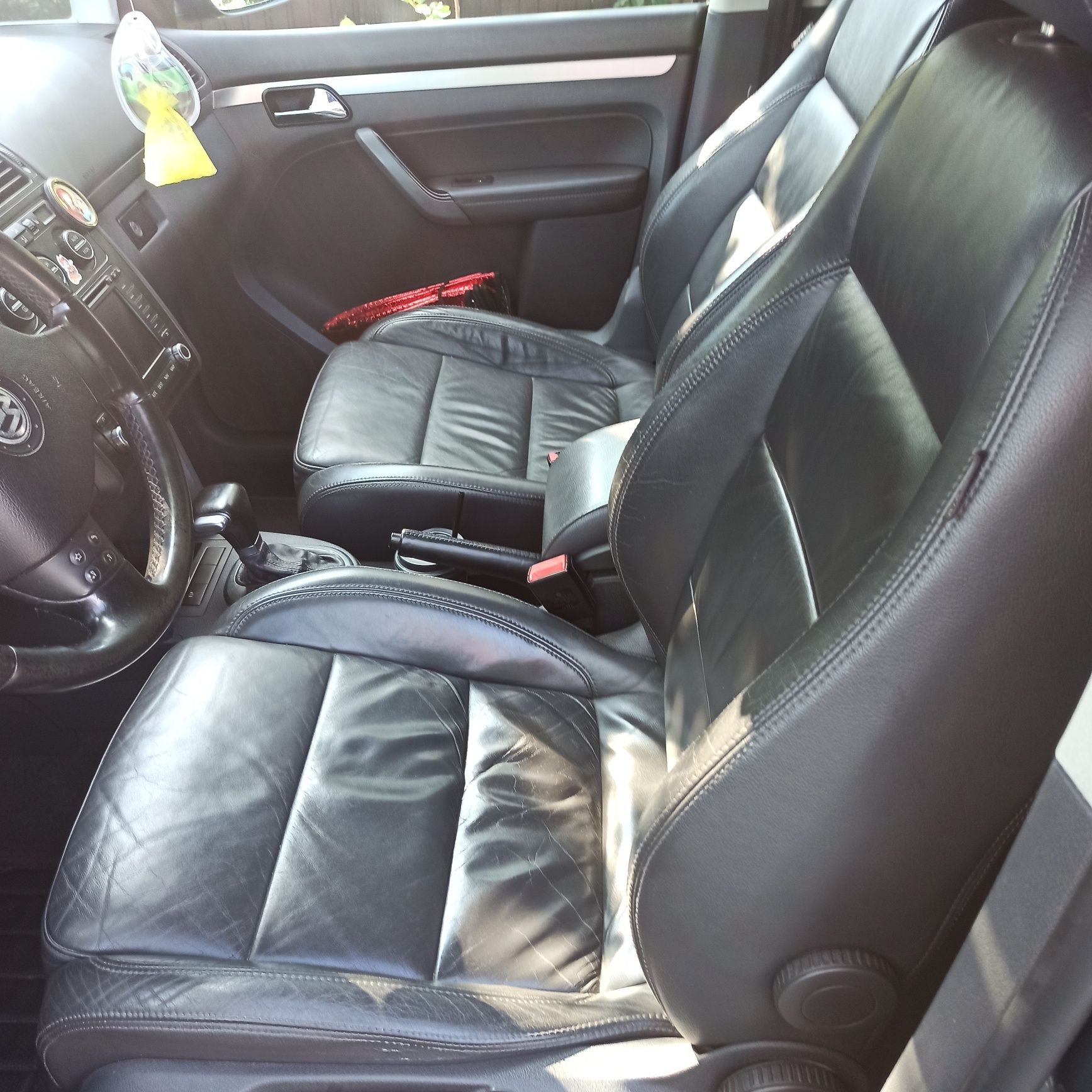 Продам Авто Volkswagen Touran 2 FSI