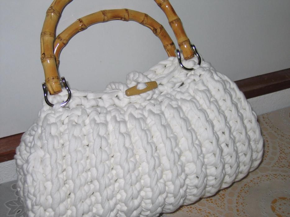 Mala em tecido de  trapilho