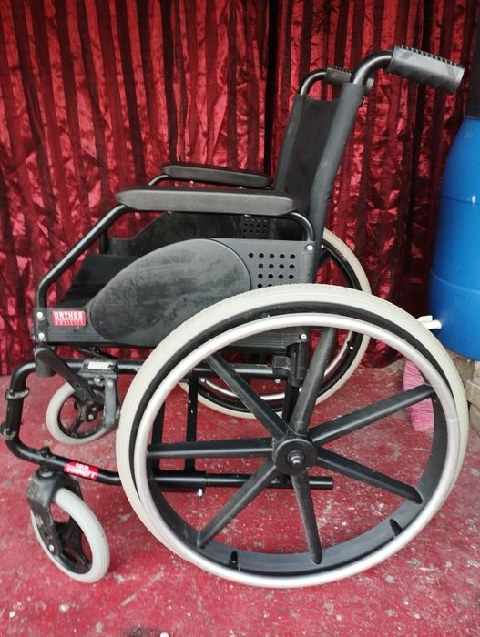Cadeiras de rodas usadas