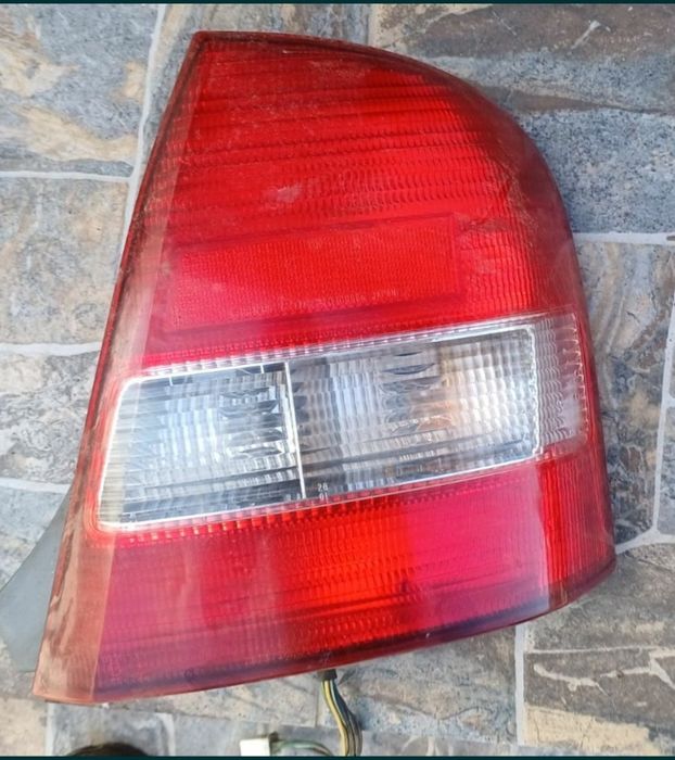 Стоп фонарь стекло мазда 323 121 MAZDA 3 BK BJ