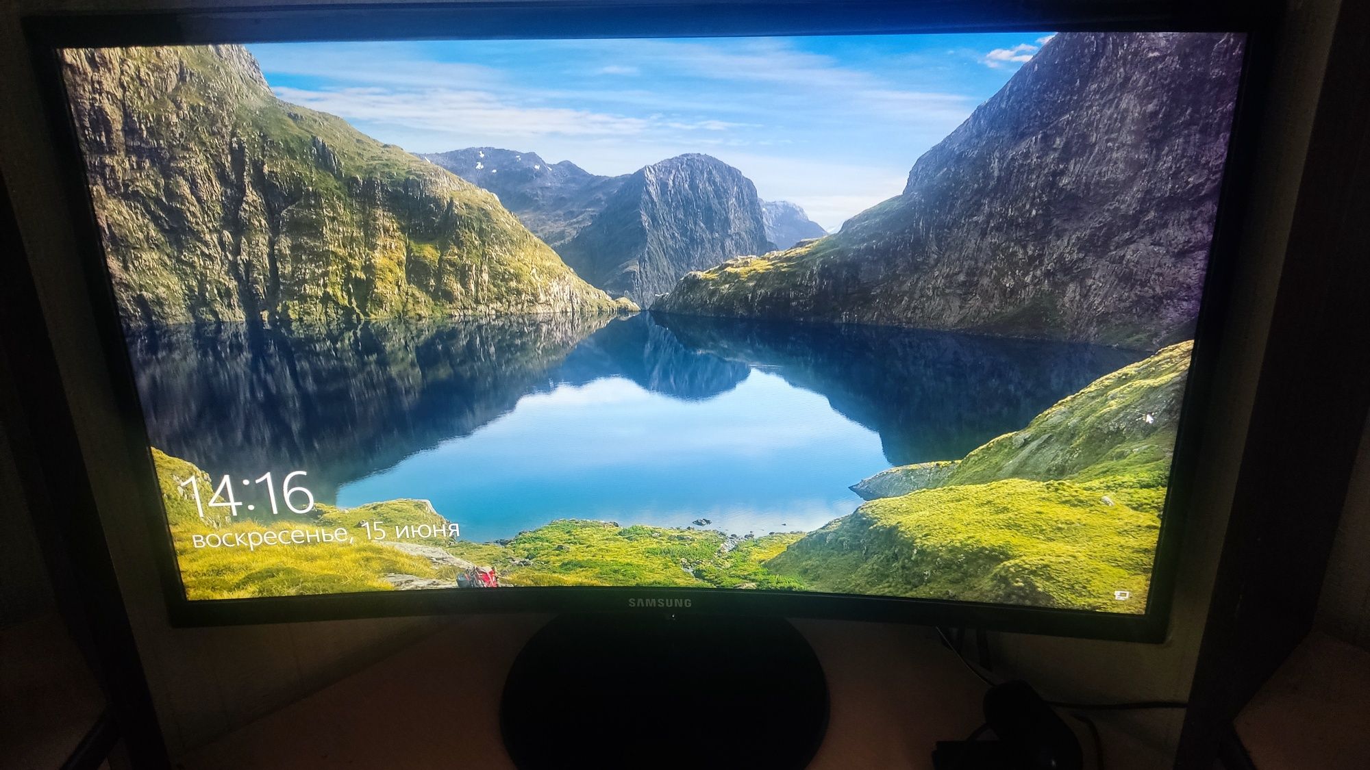 Монітор Samsung C24F390FHI