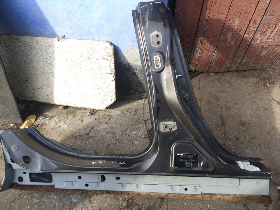 Стойка кузова центральная правая Mazda 3 (2015 гол)