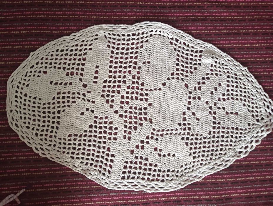Naperon de Renda Crochet branco motivo flor 65x42cm