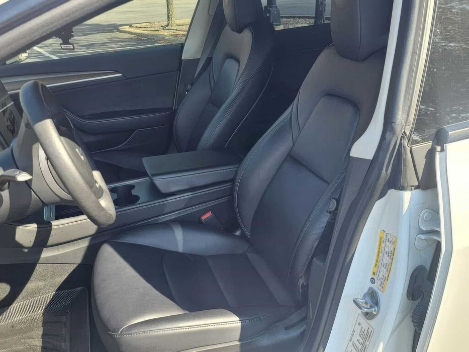 Tesla Model 3 Long Range      2023